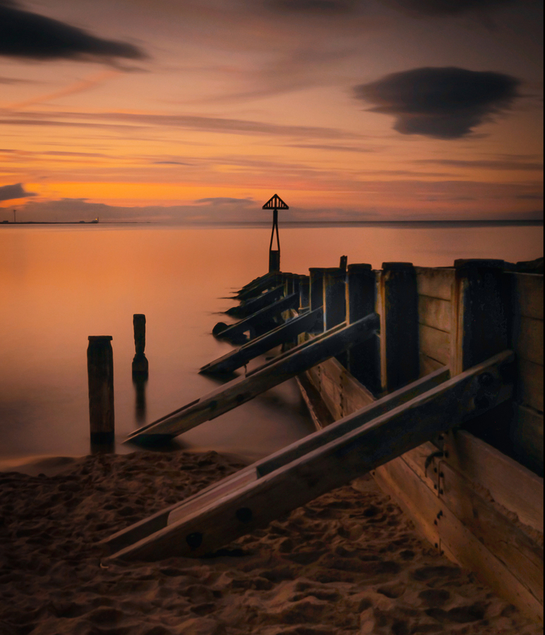 Groyne at Seaton Sluice by Ken Tebay